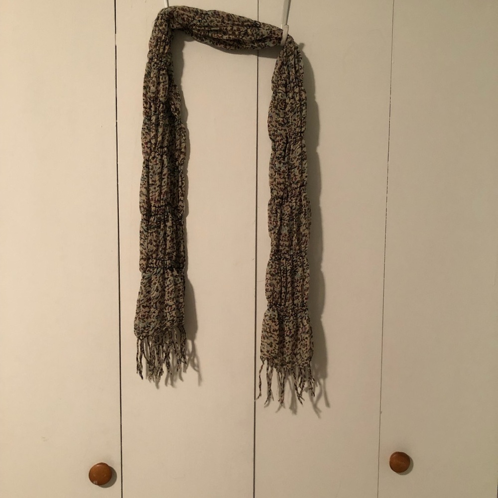 💚 5 for $15! 💚 Small Print Floral Wrap/Scarf